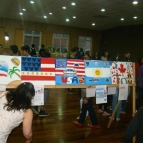 8º ano/EF apresenta Vernissage “Países da América” 