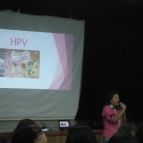 Alunas são vacinadas contra o HPV