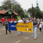 Família lassalista desfilou por união e paz