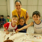 Tarde da fruta no palito na educação infantil!