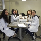 Turma 221 visita o Laboratório de anatomia da PUC