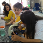 Laboratório de Ciências com 4º ano 