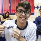 Estudantes recebem brinde da Nova Marca La Salle