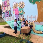 Tocha do Carinho ultrapassa os muros da escola