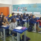 Estudantes participam de aula no sábado