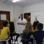 1º Ano trabalha com o corpo humano no Laboratório