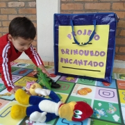 Brinquedos para aproximar família, aluno e escola