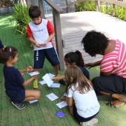 Turno Integral participa de aula lúdica sobre cores