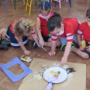 Artistas à la Enrico Baj na Creche III