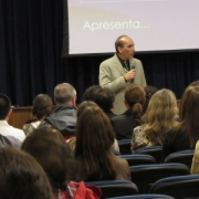 Universo do adolescente é tema de ciclo de palestras