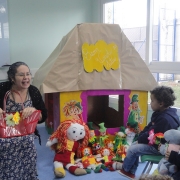 Dona Benta, visita a Creche e conta histórias