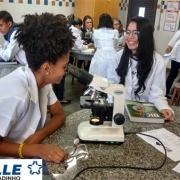 Aulas de Histologia Animal e Vegetal no Laboratório 