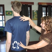 Estudantes passam por avaliação postural