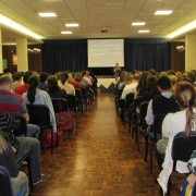 Palestra discute disciplina e futuro dos filhos