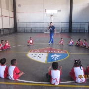 Educação Física na quadra do CECLAS