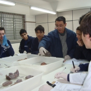 Turma 221 visita laboratório do Unilasalle