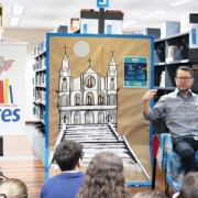 Turmas do 6º Ano EF em encontro com autor Caio Riter