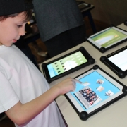 Alunos do 3º ano lançam e-book sobre bairros de POA