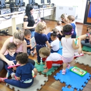 Turma da Creche 1 realiza 1ª visita à Informática