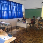 Turma 231 aprende física através da música