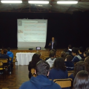 Palestra sobre cyberbullying orienta estudantes