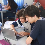 Aula de Física utiliza a tecnologia Chromebooks