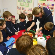 Pré I participa de aula de culinária especial