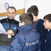 Alunos realizam orientação com professores