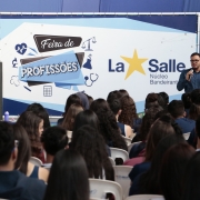 Ensino Médio participa de Feira de Profissões 