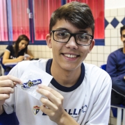 Estudantes recebem brinde da Nova Marca La Salle