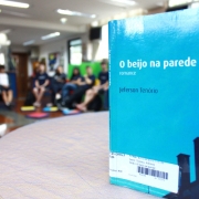 Turmas 221 e 222 participam de encontro com autor