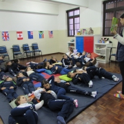 1º ano visita a nova sala de Língua Inglesa