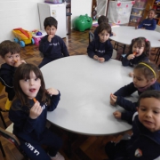 Turma 003 amplia vocabulário em inglês com atividade