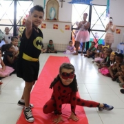 Bailinho de Carnaval faz crianças caírem na folia