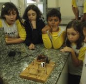 5º ano 'A' e 'B' no Laboratório de Ciências