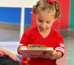 Biblioteca amplia acervo para turmas da Creche II