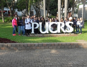 Turma 221 visita o Laboratório de anatomia da PUC