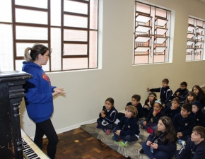 Turma 122 estudando o piano - álbum 1