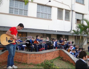 Apresentação de Violão - Paz e Amor