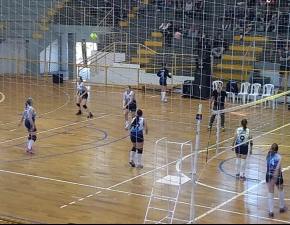 Escolinha de Vôlei em torneio estadual