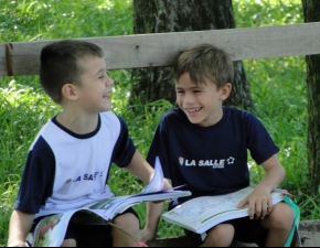 Entrega dos livros Escola da Inteligência