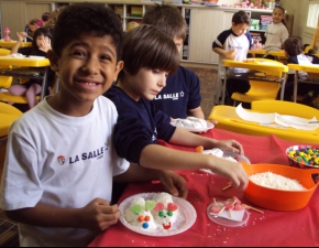 Alunos criam bolo especial para a Páscoa