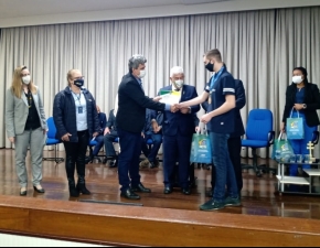 Medalhistas da OBA recebem condecorações