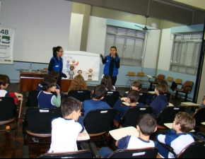 Turma 121 assiste à teatro sobre Meio Ambiente