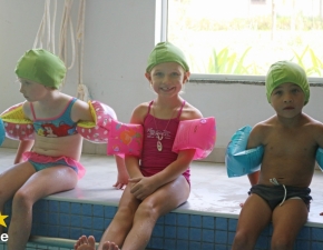 Colônia de Férias se diverte nas piscinas