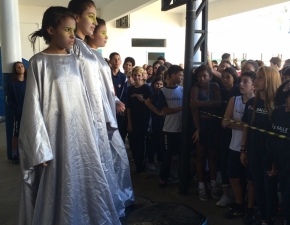 Celebração de Páscoa  - Teatro com alunos da Escola