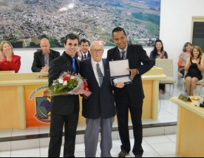 Sessão Solene homenageia Professores