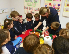 Pré I participa de aula de culinária especial