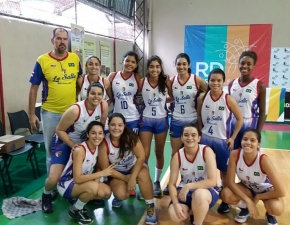 Alunos no Campeonato Brasileiro de Basquete