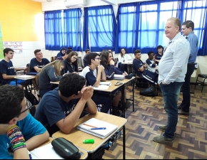 60 anos de amor pela educação